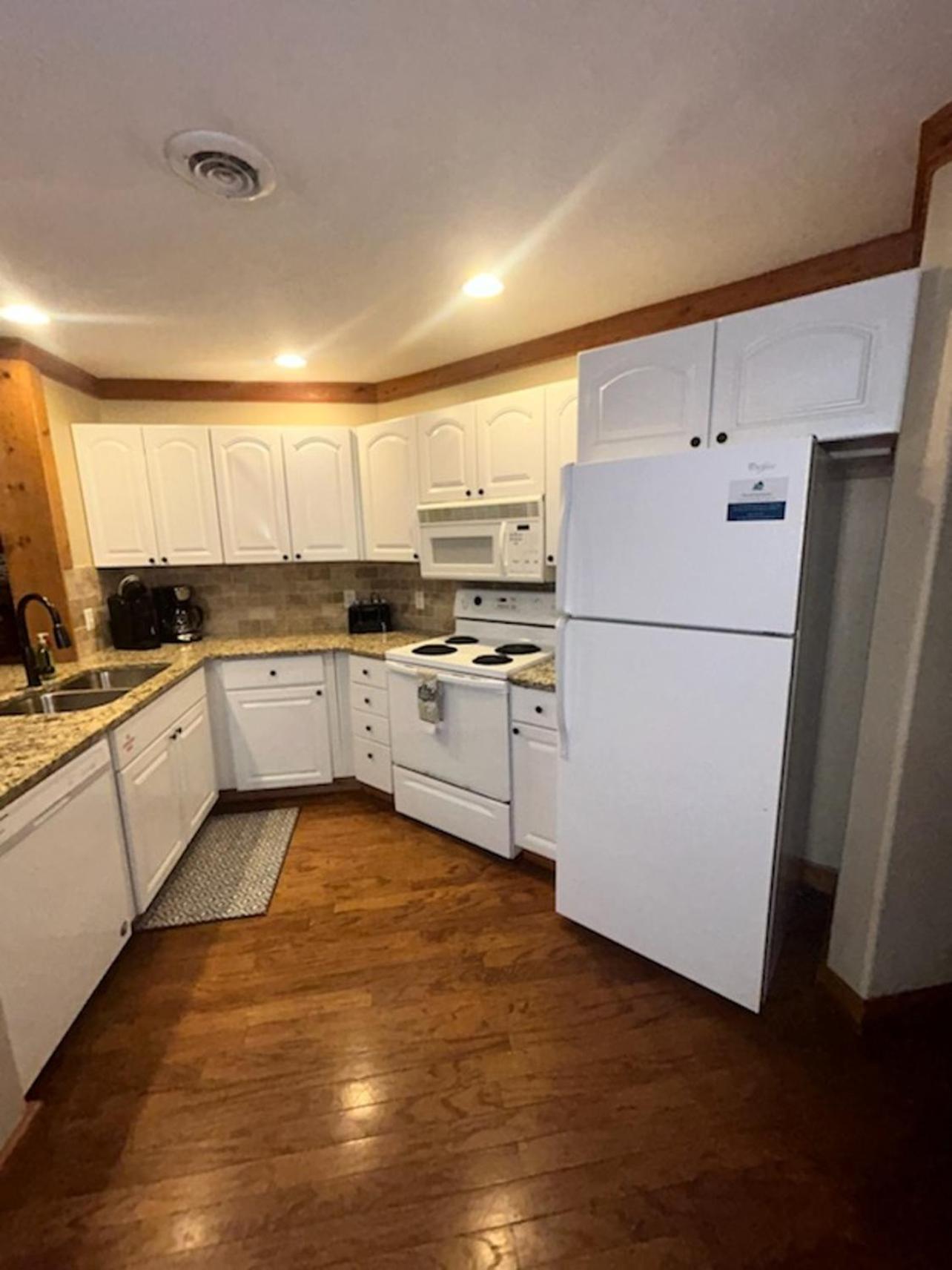 Newly Remodeled, Pool Table, Pool, Gym, Hiking! Villa Gatlinburg Exterior photo